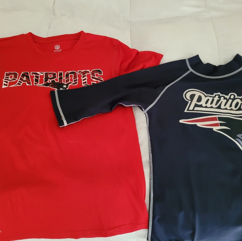 Boys New England Patriots rashguards.